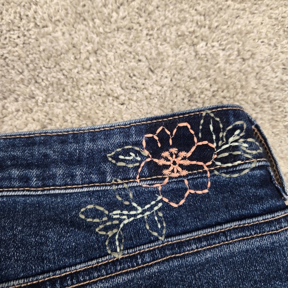 American Eagle Strigid Thrashed mom Jean women 10 (30 x 28) Rose embroidered NEW - Picture 2 of 11